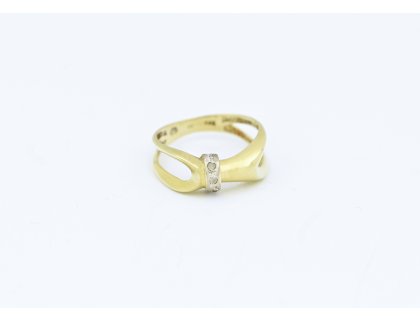 Zlatý prsten se zirkony