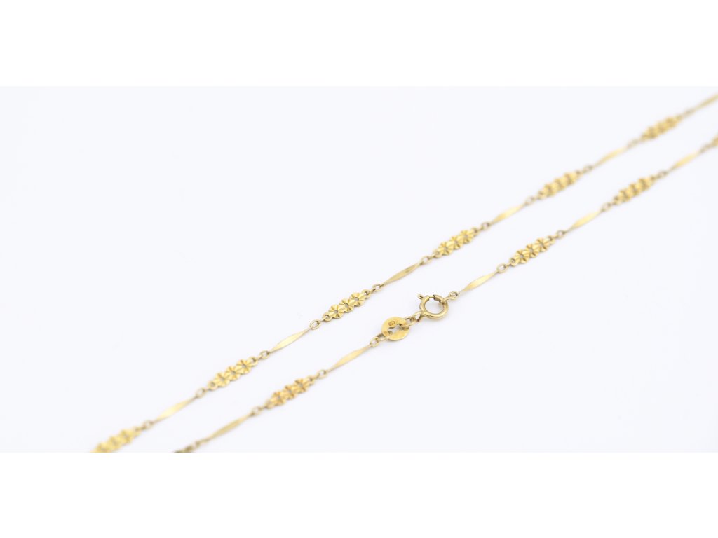 Zlatý řetízek, náhrdelníkový vzor.