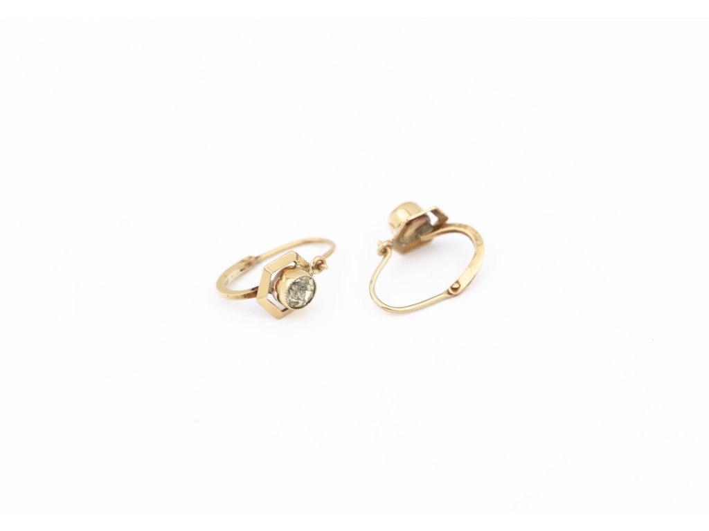 Zlaté náušnice, z červeného zlata zdobené zirkonem.