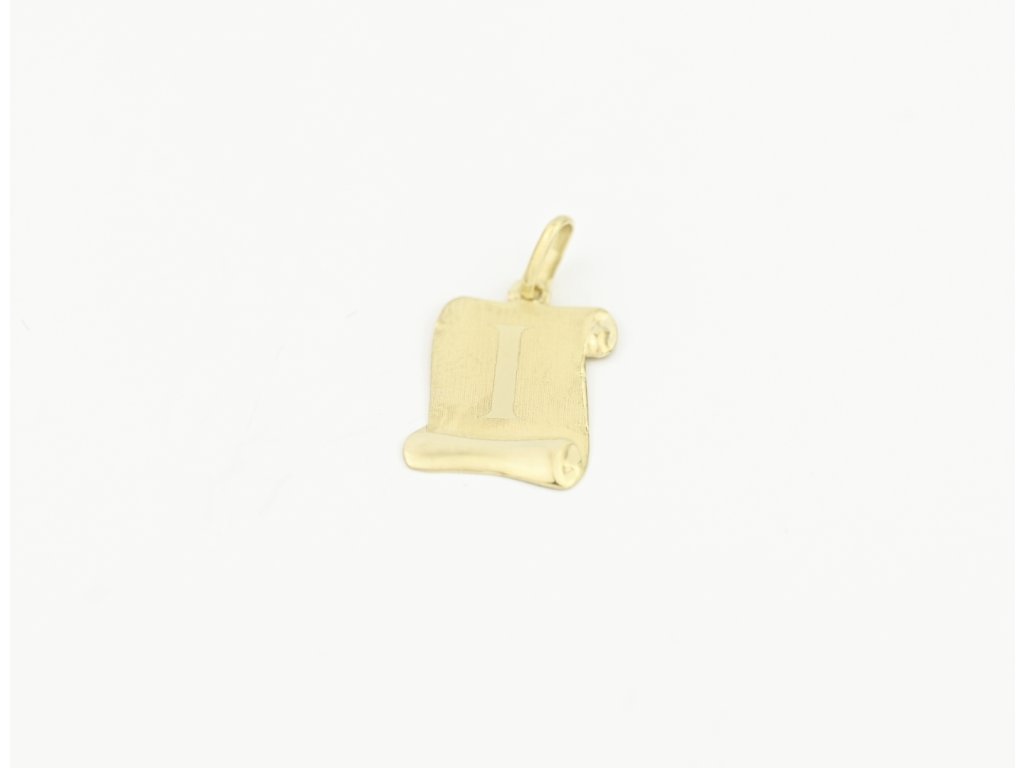 Zlatý přívěšek, písmeno I na pergamenu.