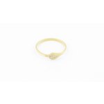 Zlatý prsten s oválným středem z bílého zlata