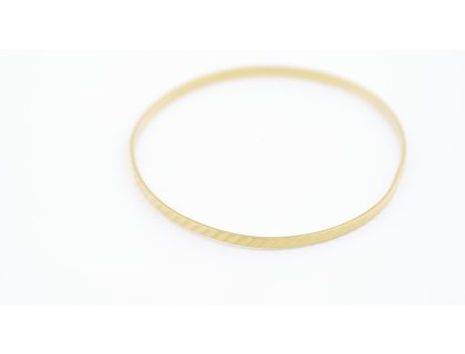 Zlatý pevný náramek s jemným brusem