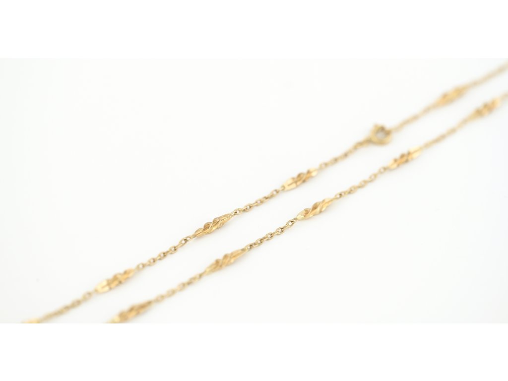 Zlatý řetízek anker se spirálami – detail