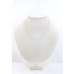 Zlatý řetízek singapur na stojánku