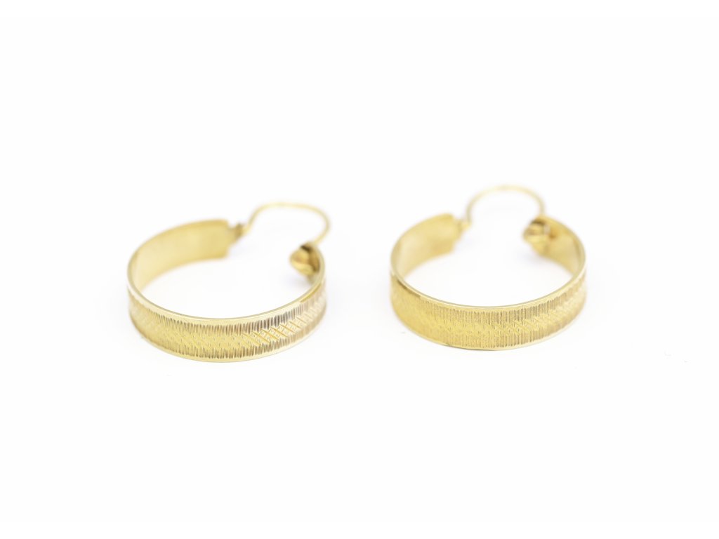 Zlaté náušnice kroužky se rytým vzorem