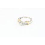 Zlatý prsten s diamanty – bílé a žluté zlato